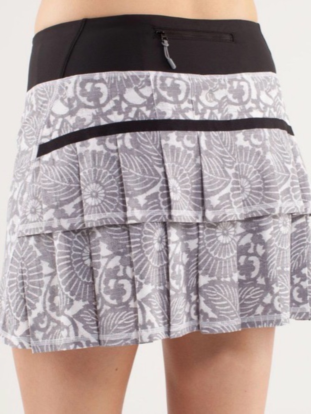 Lululemon Skirt Women’s 4 Pace Setter Skirt 
Beachy Floral White Fossil Black